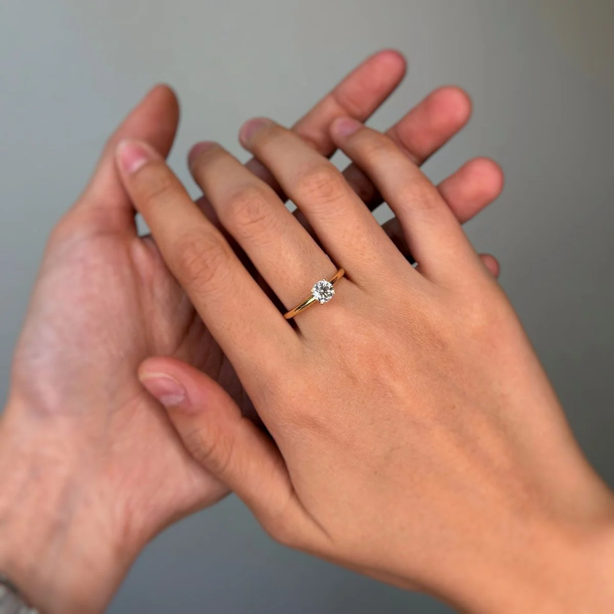 Bague Solitaire en or jaune et diamants - Image 2