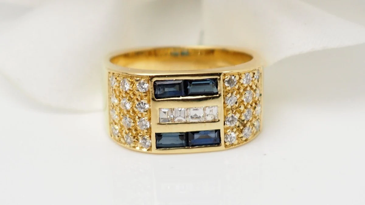 Bague en or jaune, diamants et saphirs