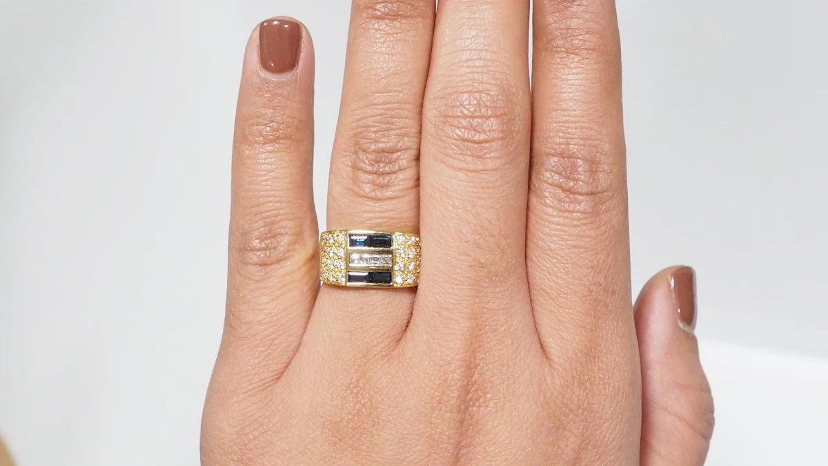 Bague en or jaune, diamants et saphirs - Image 2