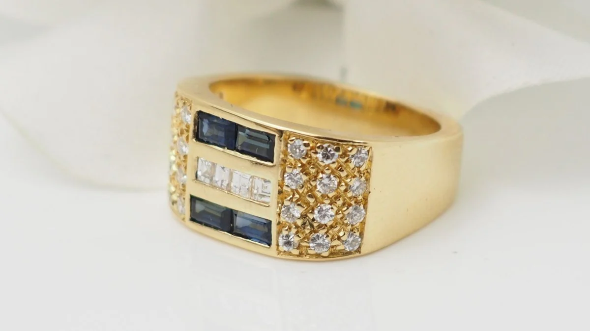 Bague en or jaune, diamants et saphirs - Image 3