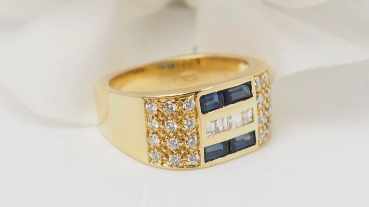Bague en or jaune, diamants et saphirs - Image 4