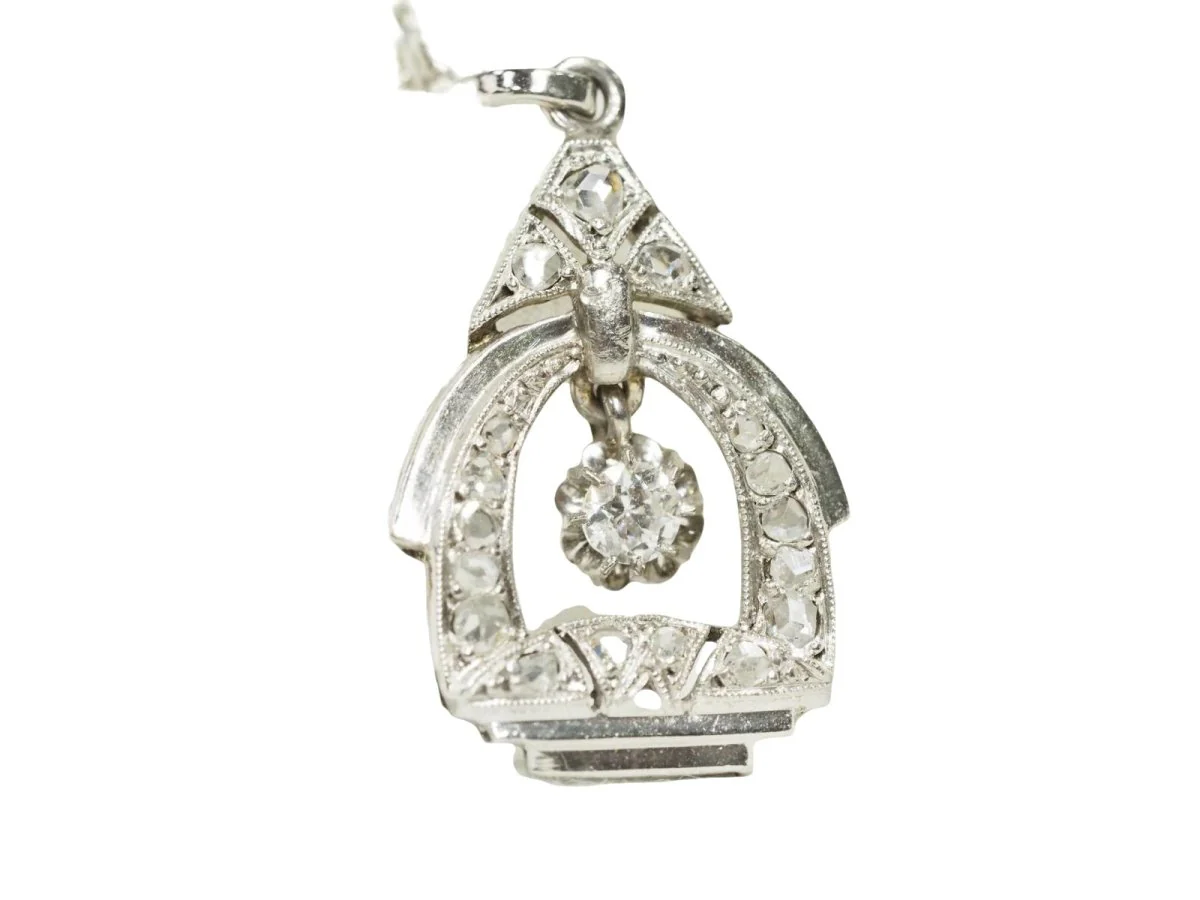 Pendentif art déco des années 30 en or blanc et diamants