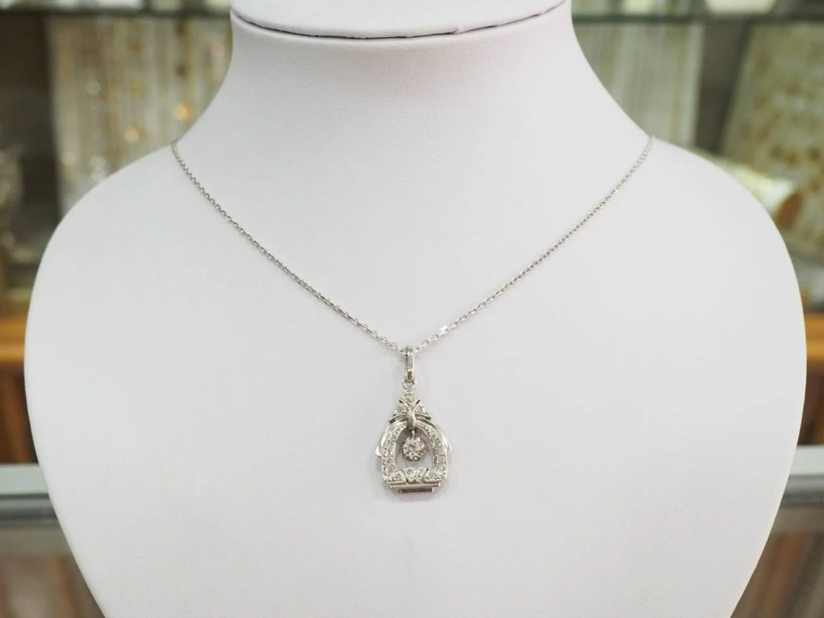 Pendentif art déco des années 30 en or blanc et diamants - Image 2