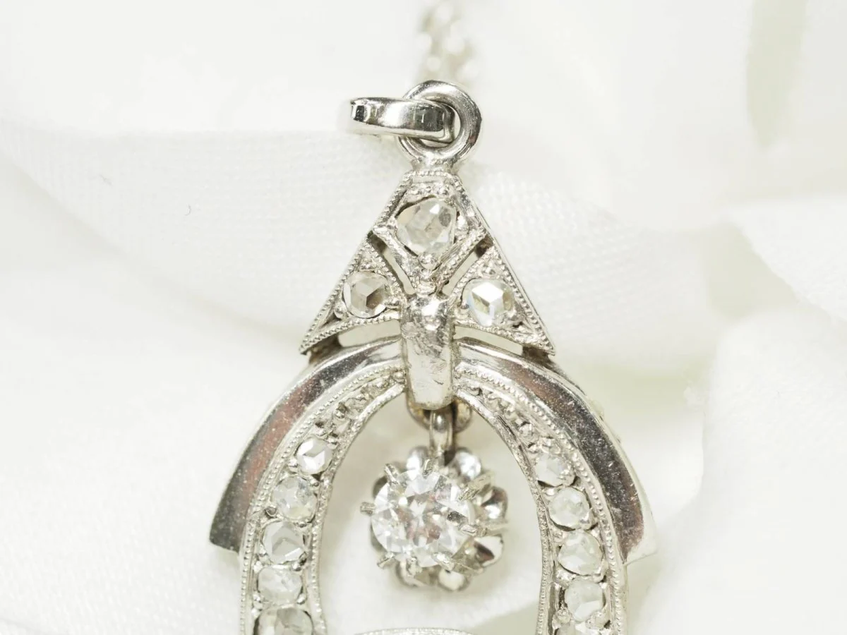 Pendentif art déco des années 30 en or blanc et diamants - Image 3