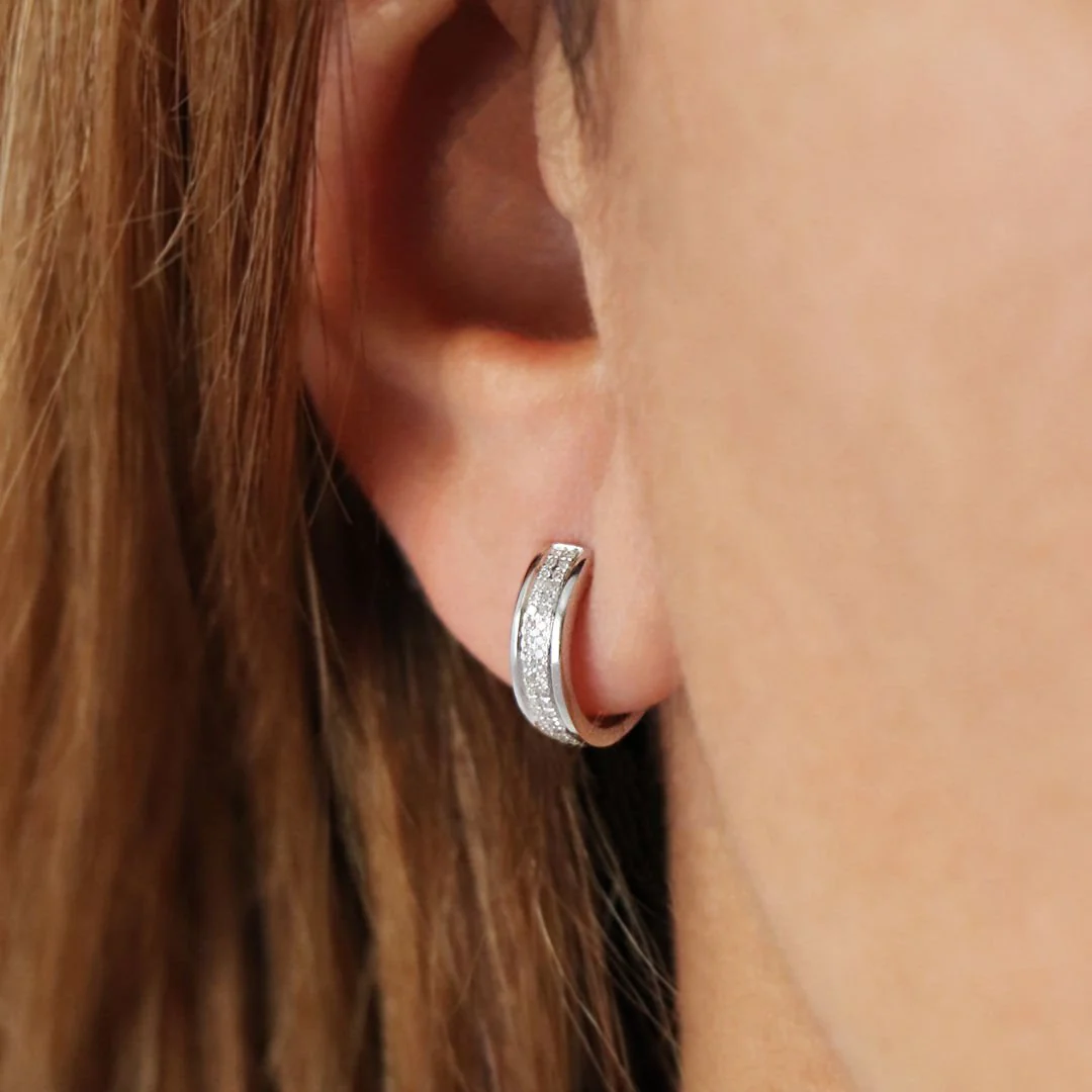 Boucles d'oreilles Créoles en or blanc et diamants - Image 3