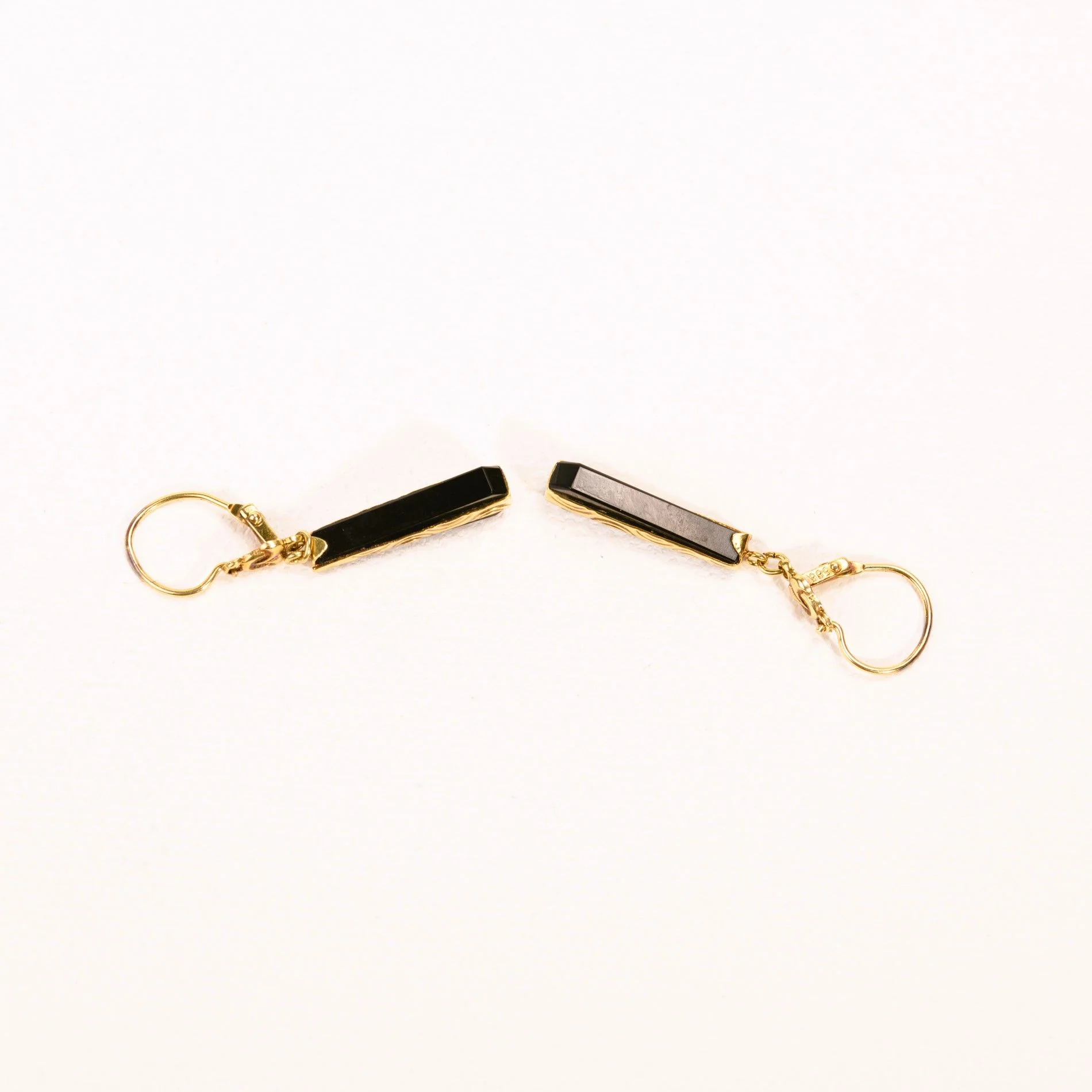 Boucles d'oreilles Dormeuses pendantes en onyx et or jaune - Image 4