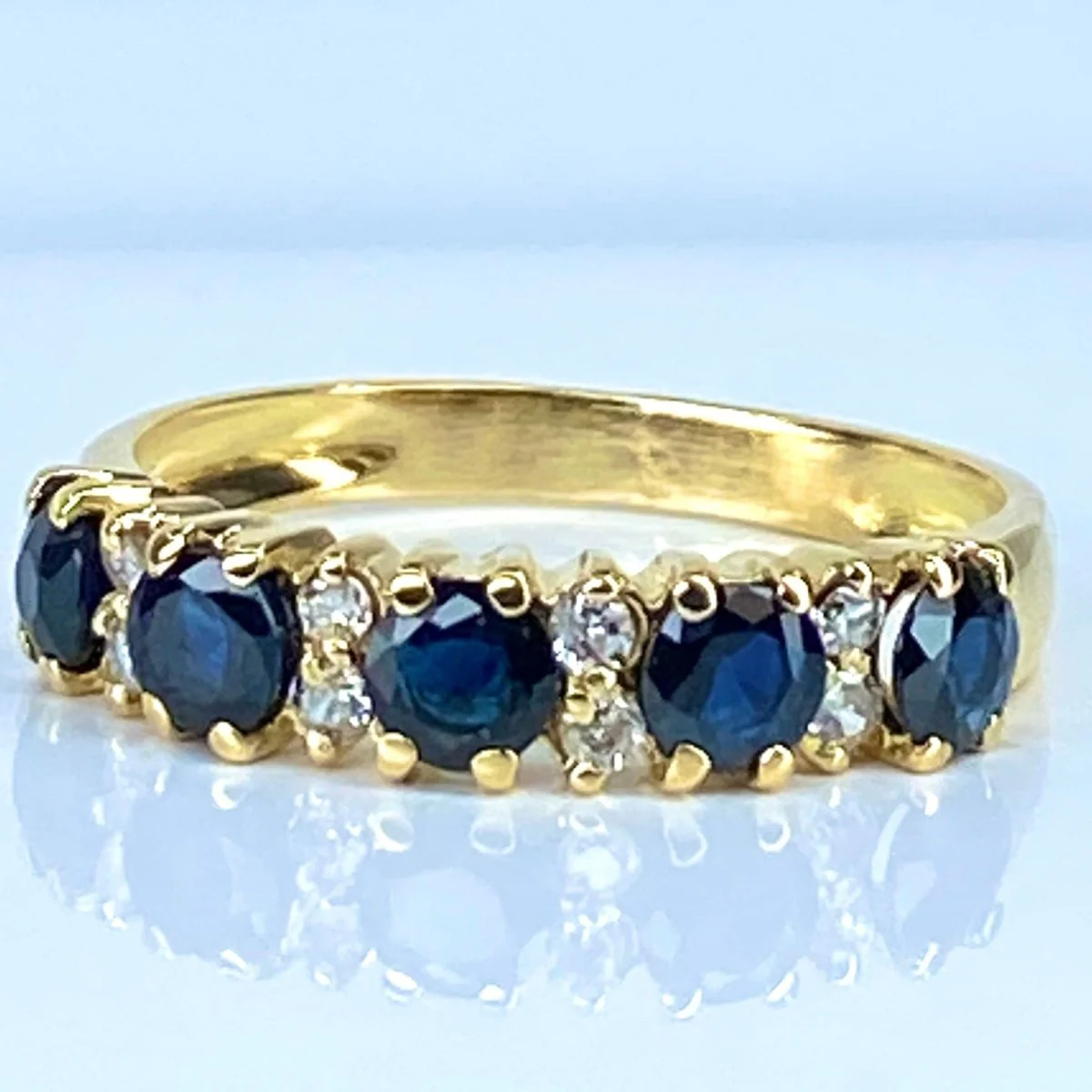 Bague Alliance en or jaune, saphirs et diamants - Image 6