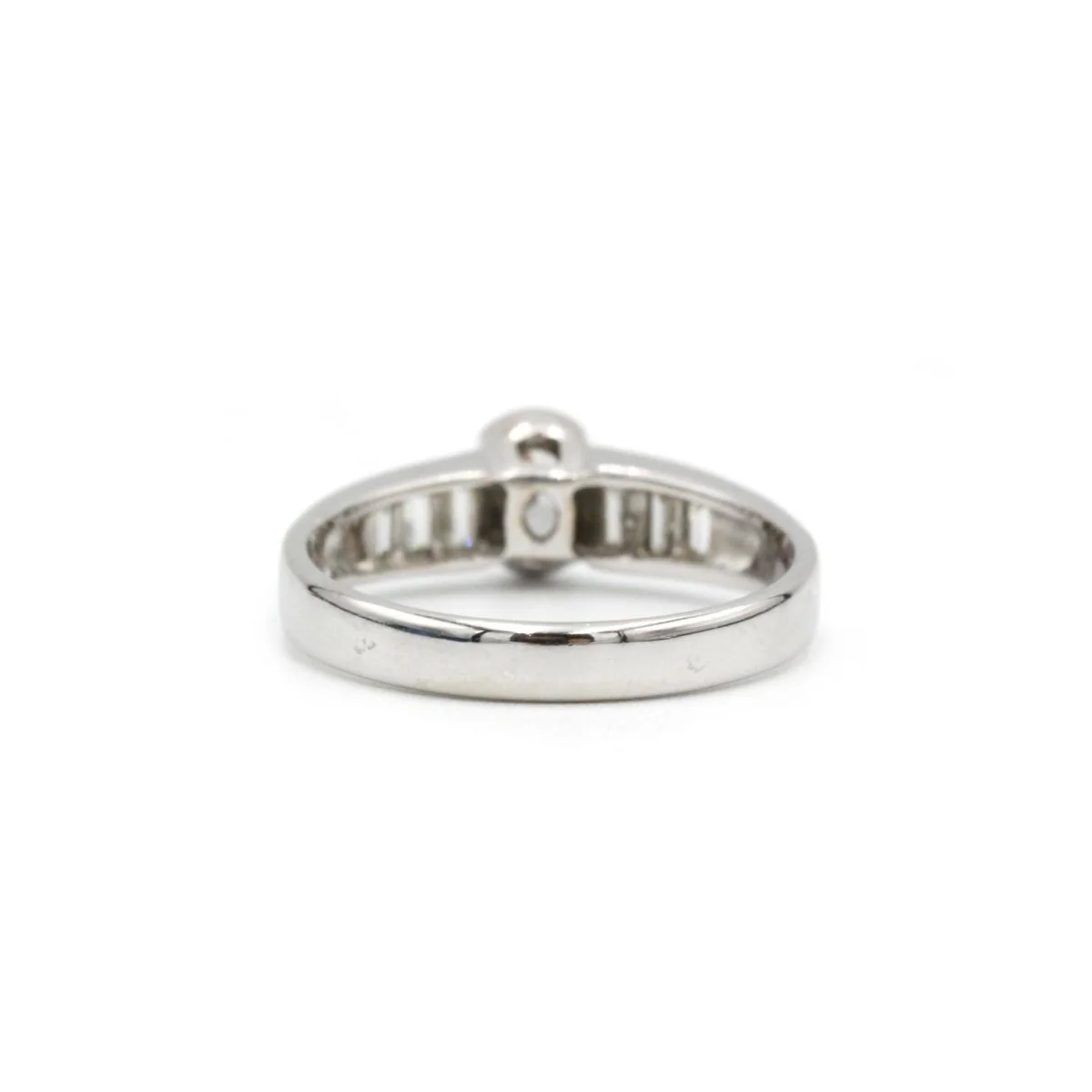 Bague Solitaire en or blanc et diamants - Image 5