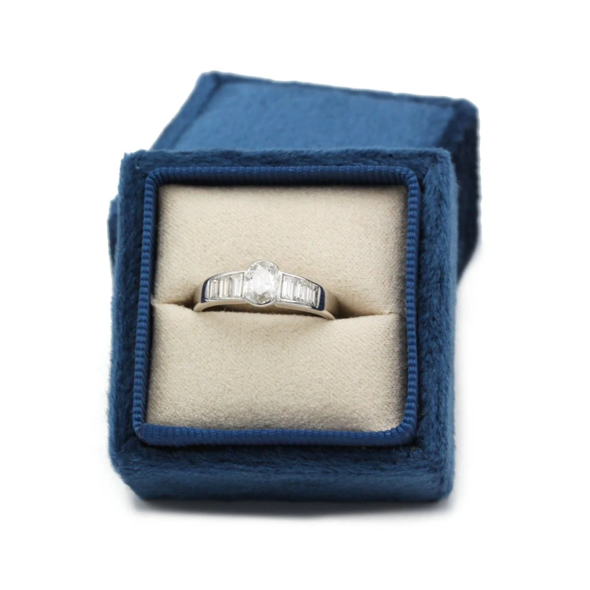 Bague Solitaire en or blanc et diamants - Image 6