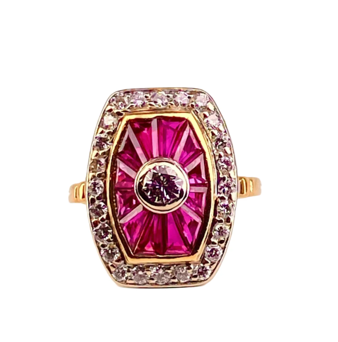 Bague en or jaune 18 carats en diamants et rubis.
