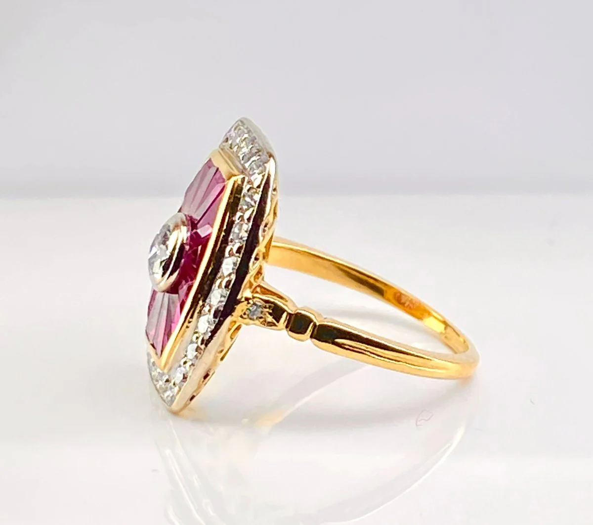 Bague en or jaune 18 carats en diamants et rubis. - Image 6