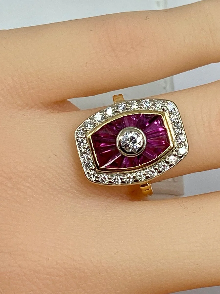 Bague en or jaune 18 carats en diamants et rubis. - Image 7
