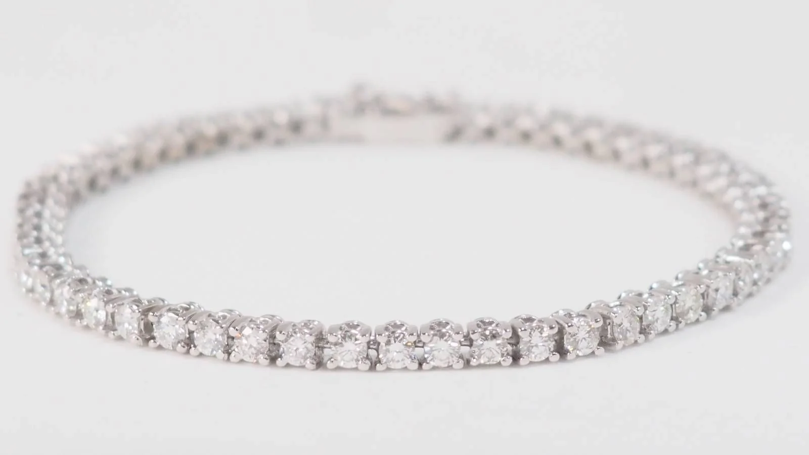 Bracelet rivière en or blanc et diamants 3,20cts - Image 3