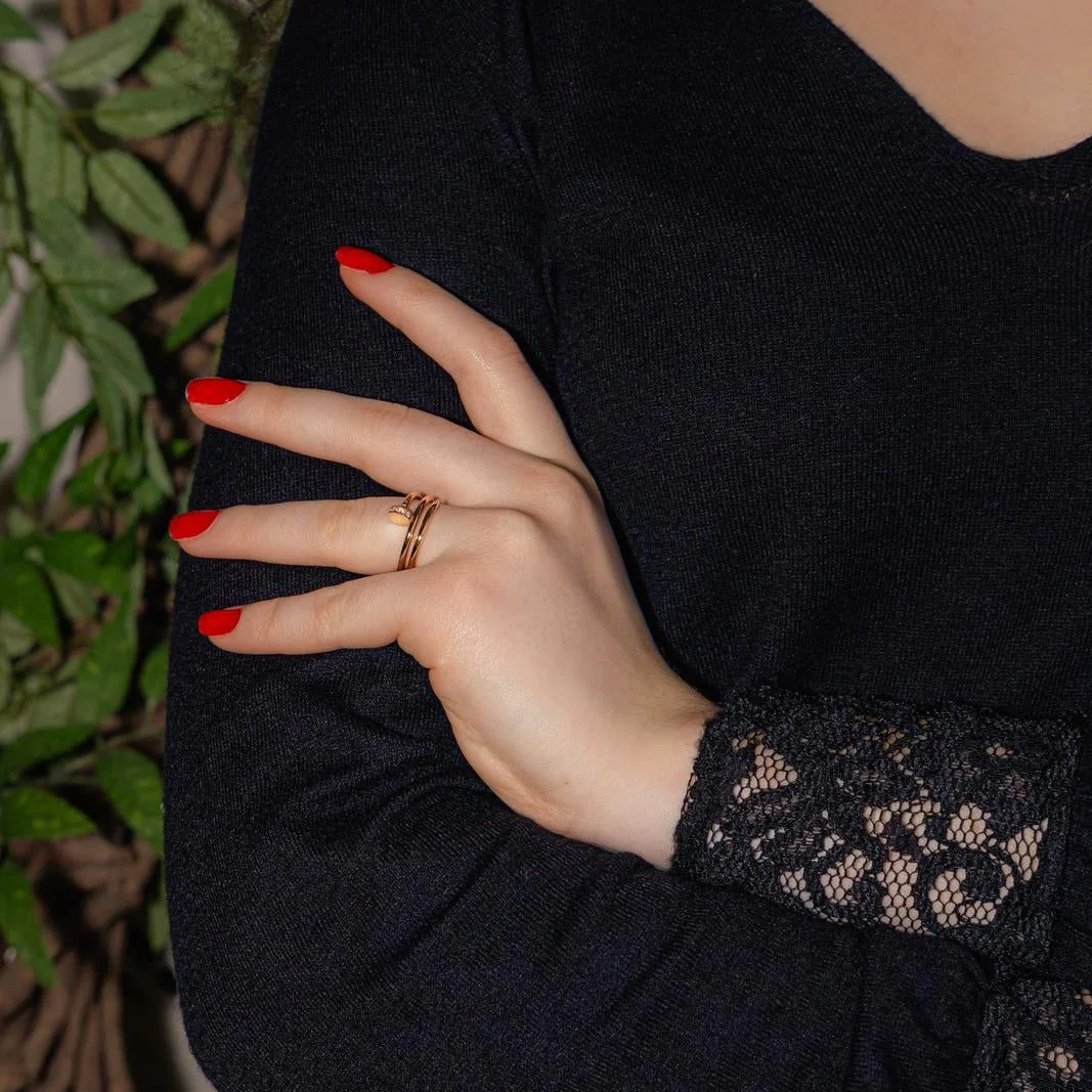 Bague Jonc CARTIER "Juste un clou double tour" en or rose et diamants - Image 2