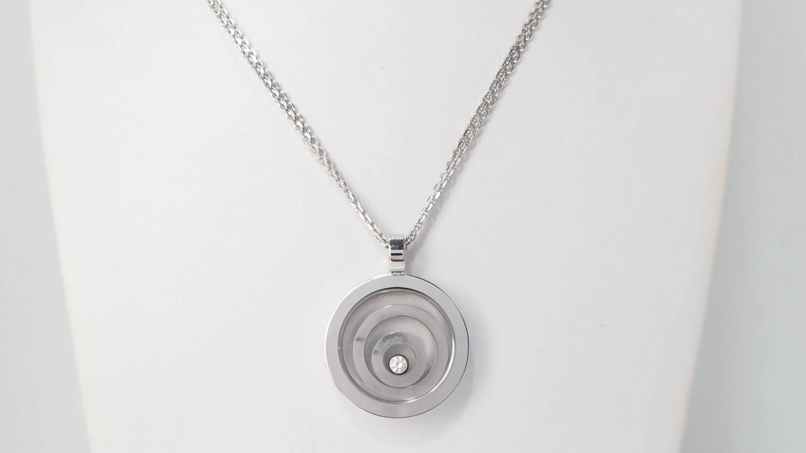 Collier Chopard Happy Spirit en or blanc et diamant