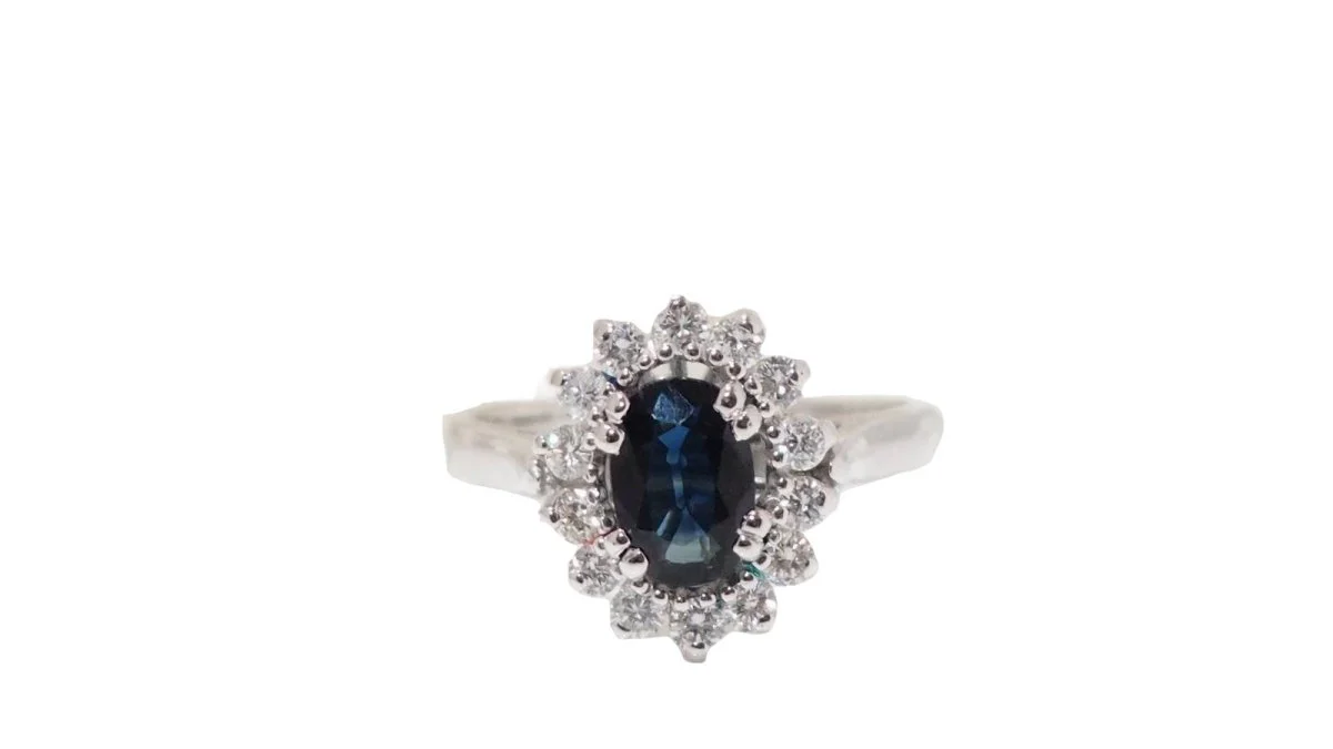 Bague en or blanc, saphir et diamants