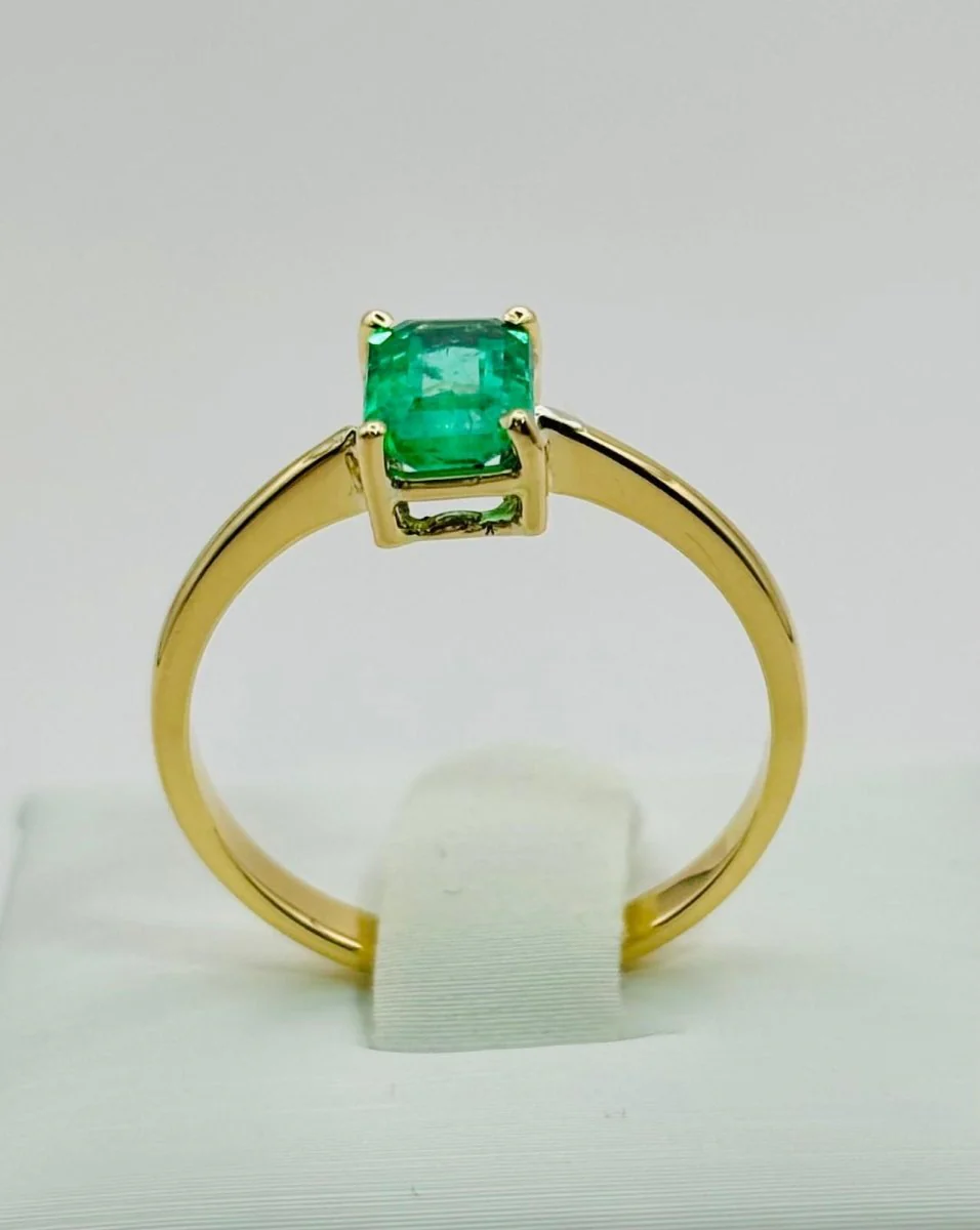 ANILLO DE ORO AMARILLO CON ESMERALDA COLOMBIANA - Image 5