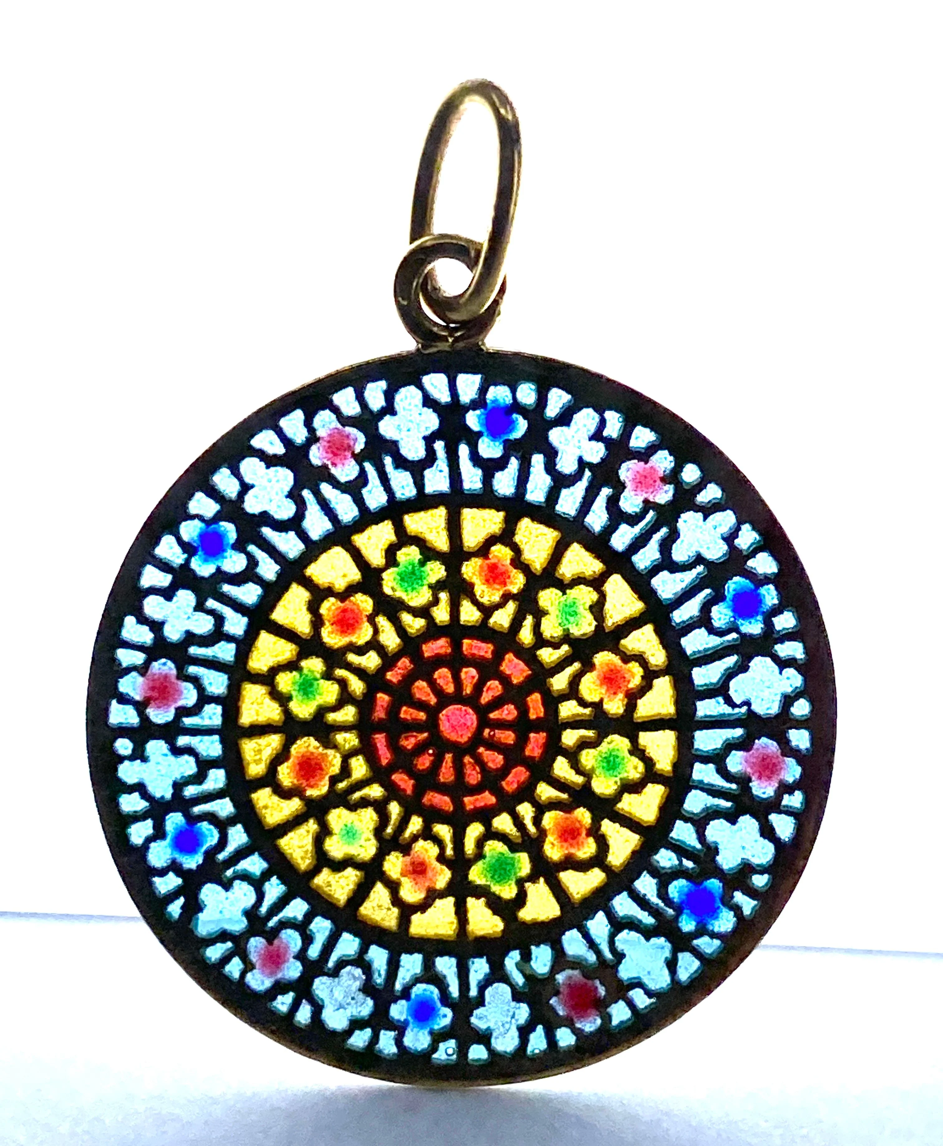 Médaille en or 18 carats représentant le vitrail ouest de la cathédrale Notre Dame de Paris - Image 2