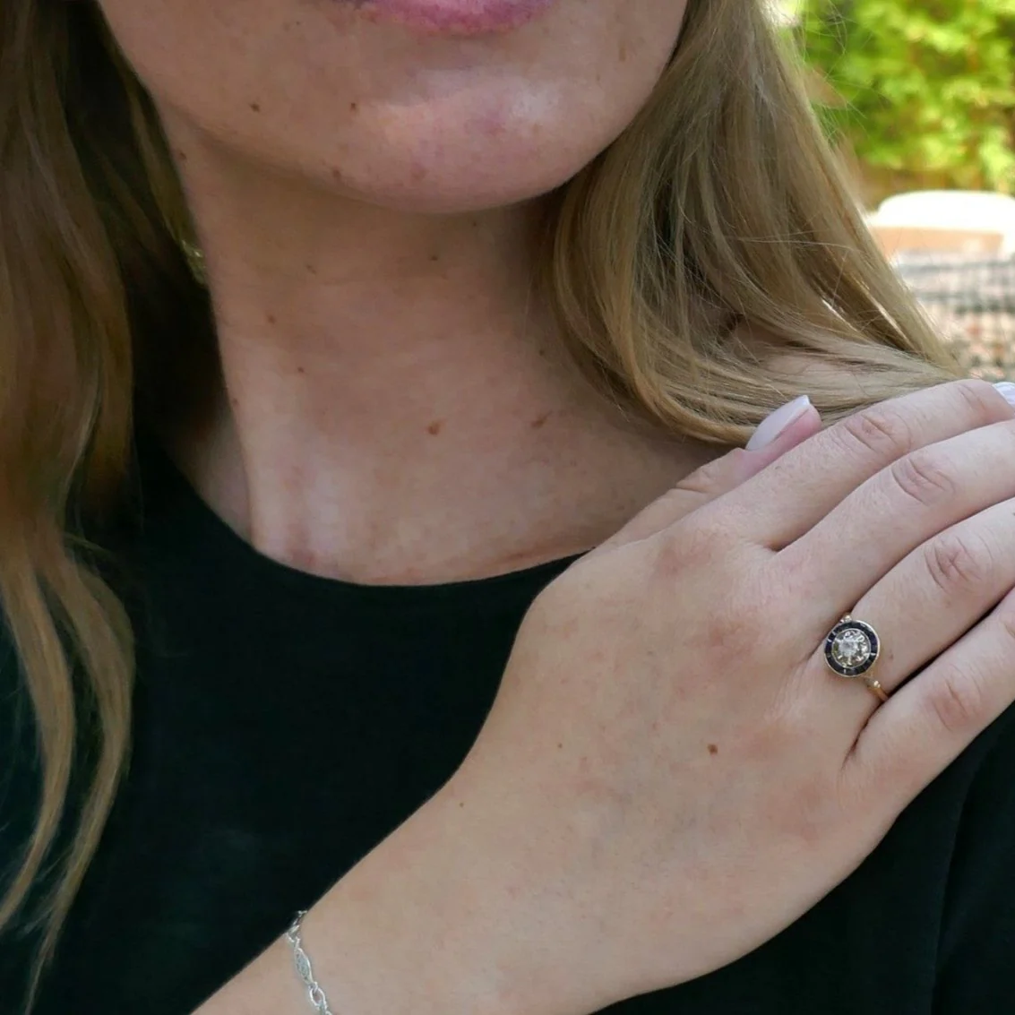 Bague en or jaune, saphirs et diamant - Image 2