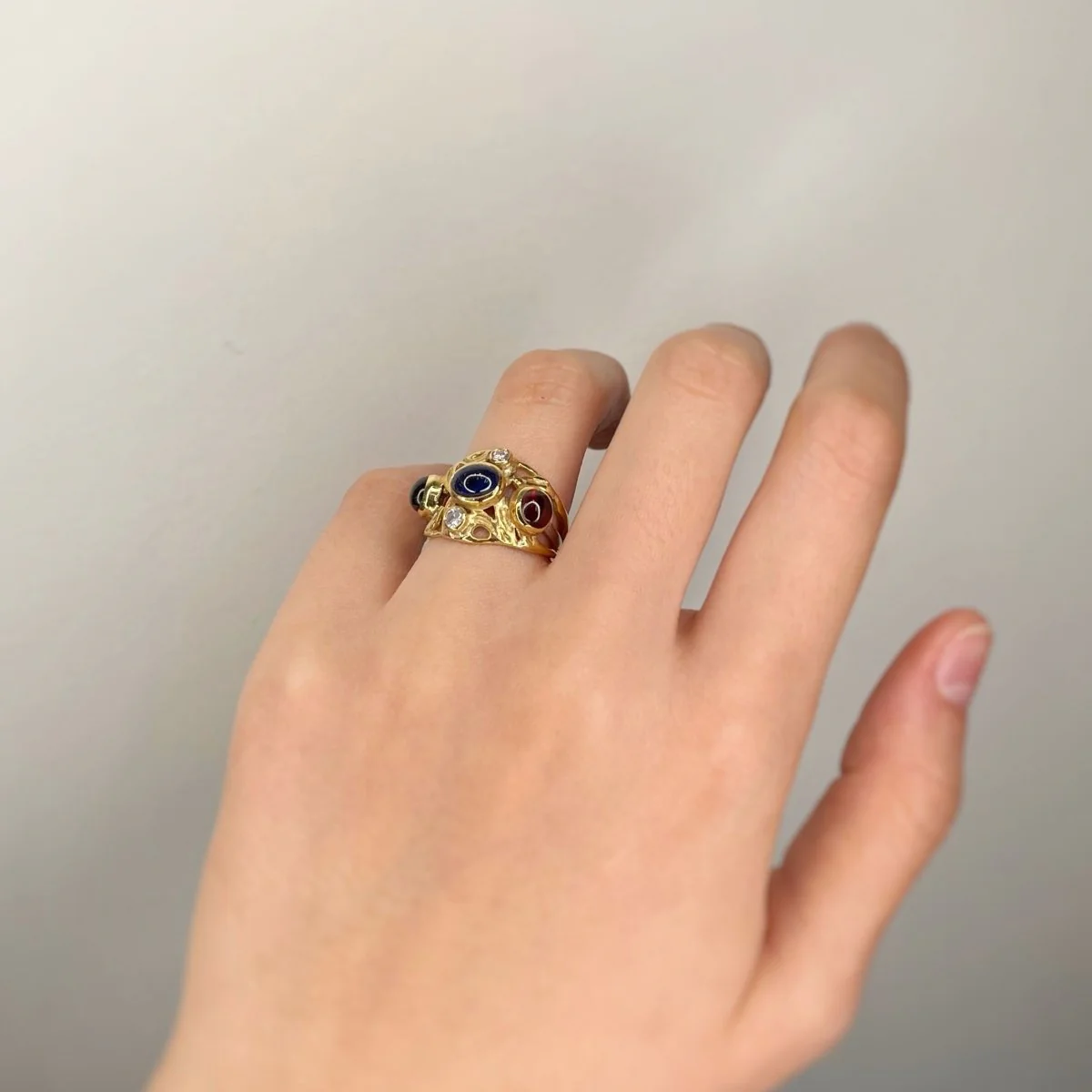 Bague - Or, Saphir, Grenats Et Diamants - Image 4
