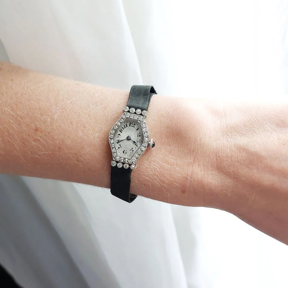 Montre DAISY en or jaune, platine, saphir et diamants - Image 2
