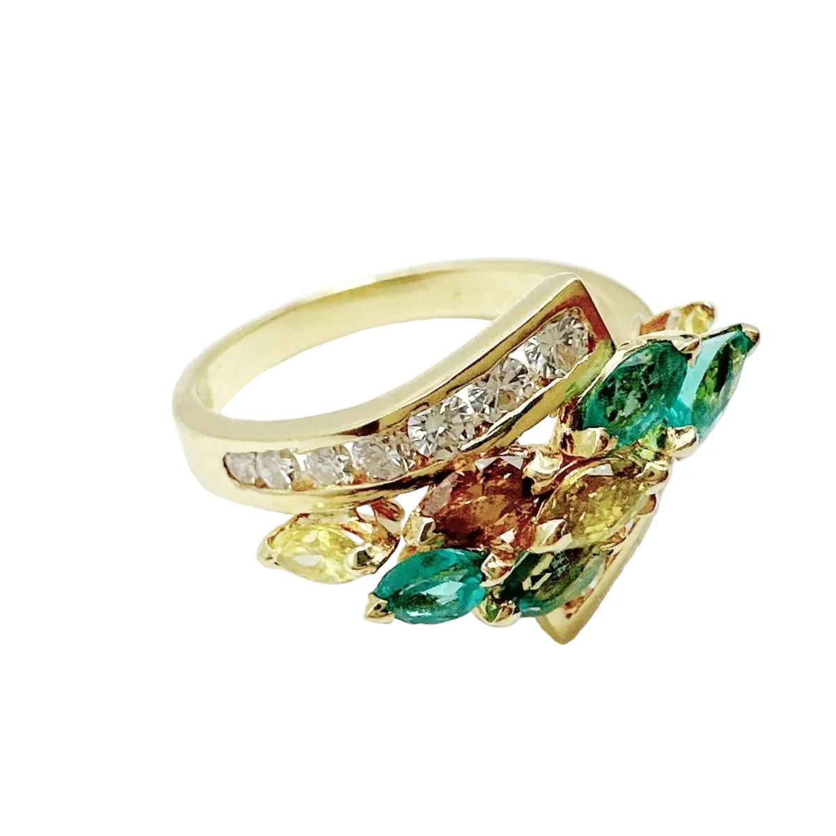 Bague en or jaune, émeraudes et diamants - Image 4