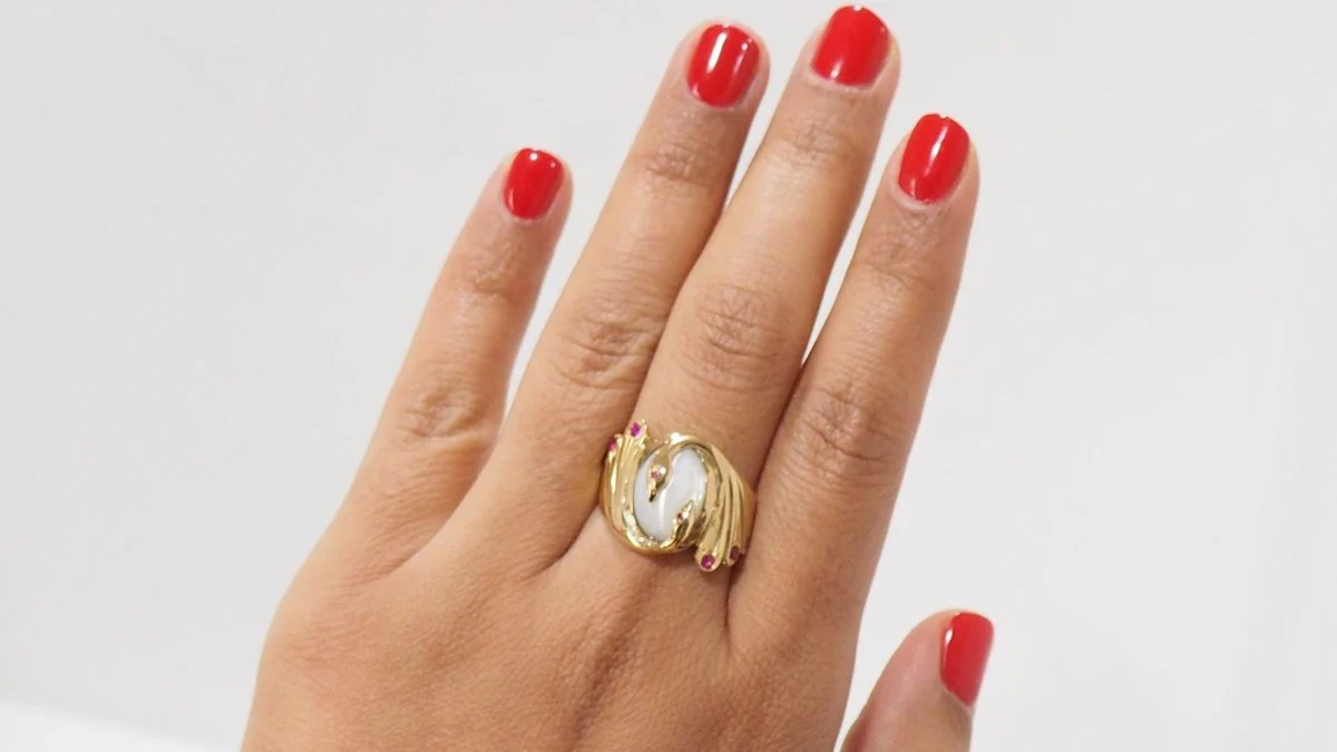 Bague Toi et Moi en or jaune, pierre de lune et rubis - Image 2