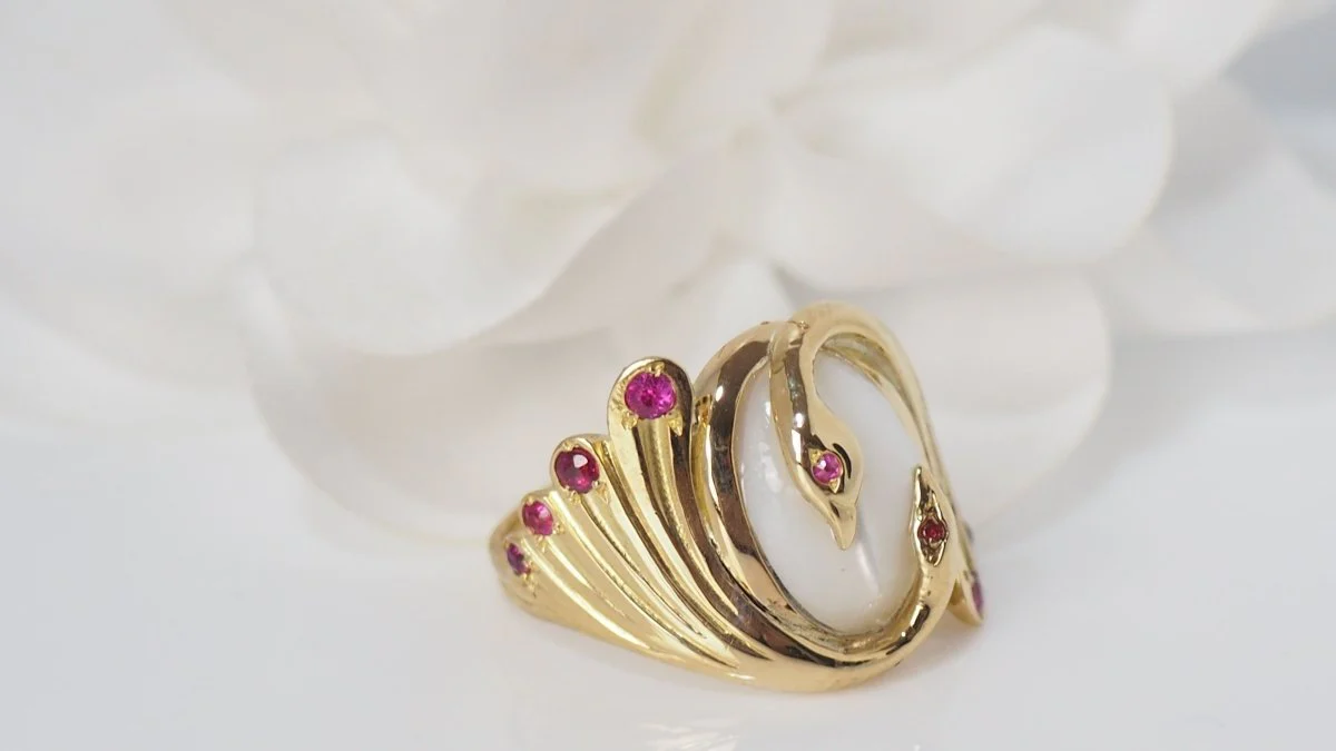 Bague Toi et Moi en or jaune, pierre de lune et rubis - Image 3