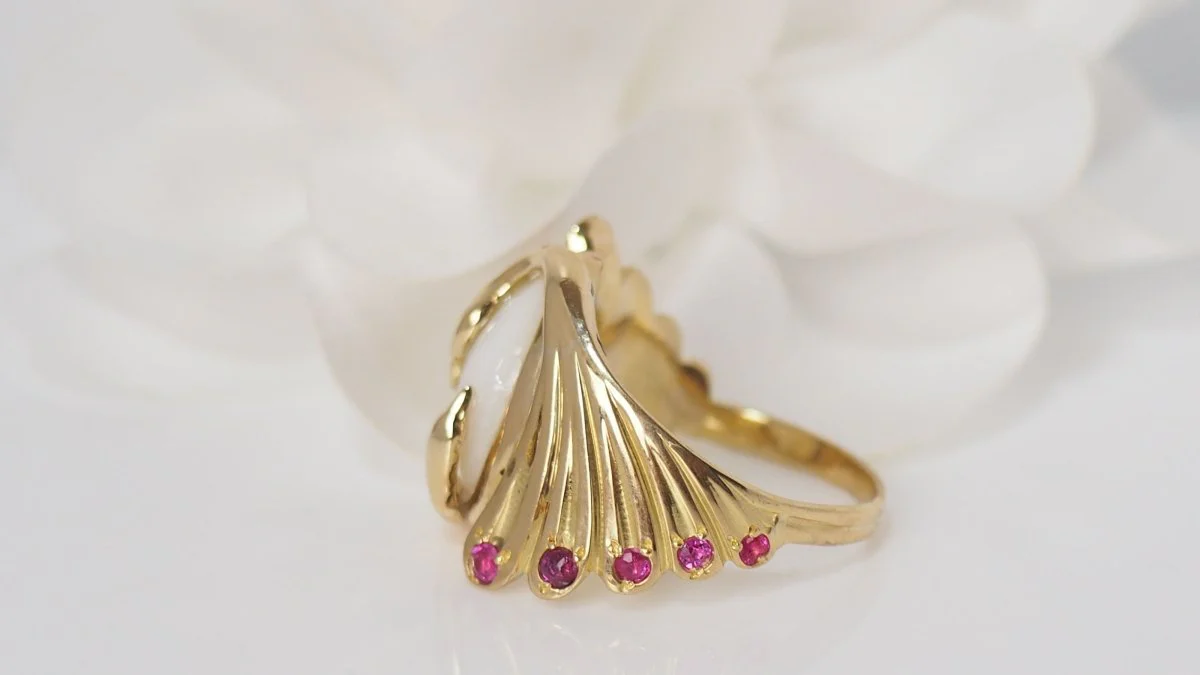 Bague Toi et Moi en or jaune, pierre de lune et rubis - Image 5