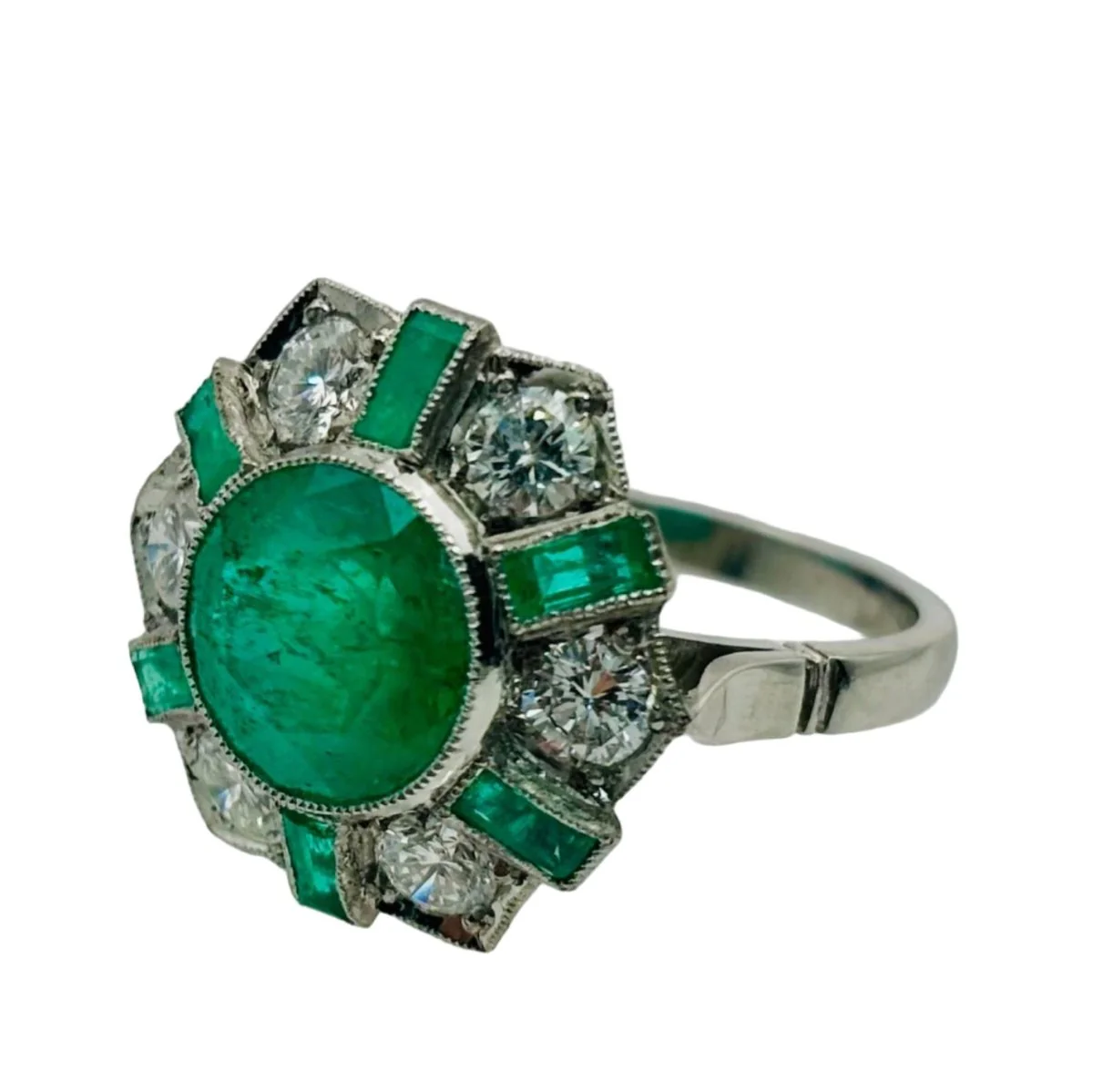 ANILLO EN PLATINO CON ESMERALDAS Y DIAMANTES - Image 2