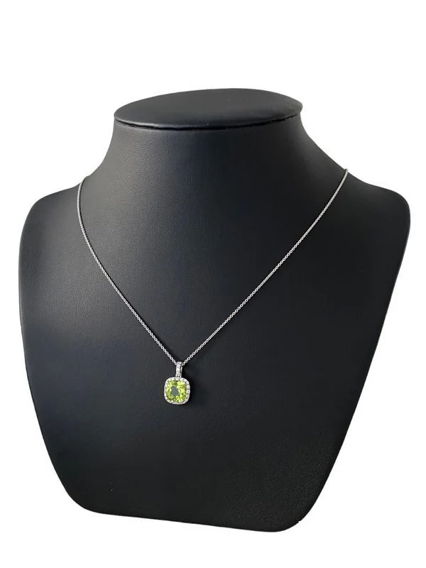 Collier, en or blanc 18k serti d’un très beau péridot - Image 4