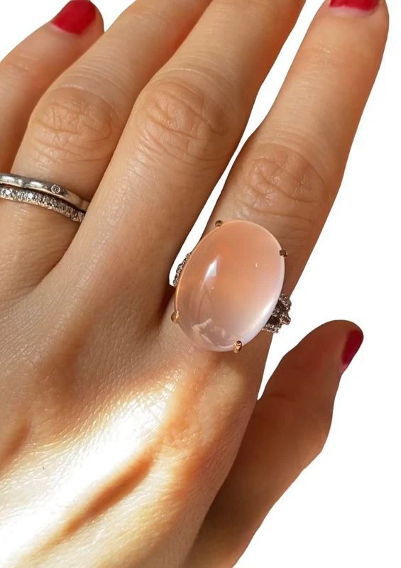 BRANAR PARIS Importante bague, en or jaune et blanc 18k sertie d'un quartz rose - Image 3