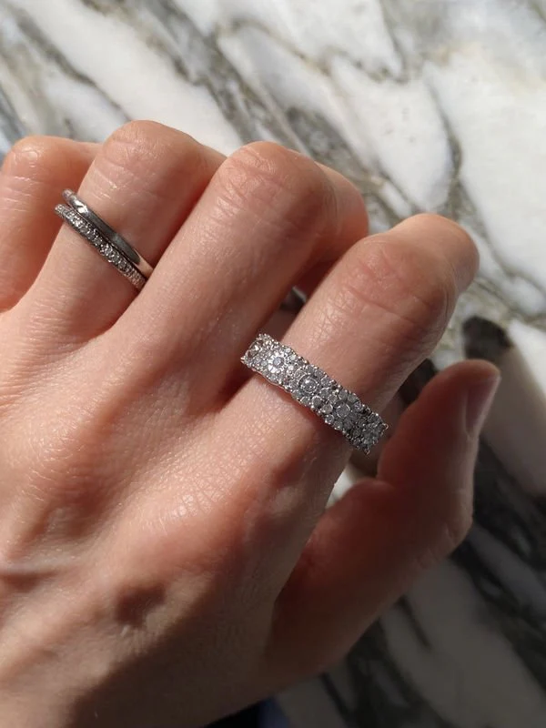 Bague en or blanc 18k sertie de 5 fleurs en diamants - Image 7