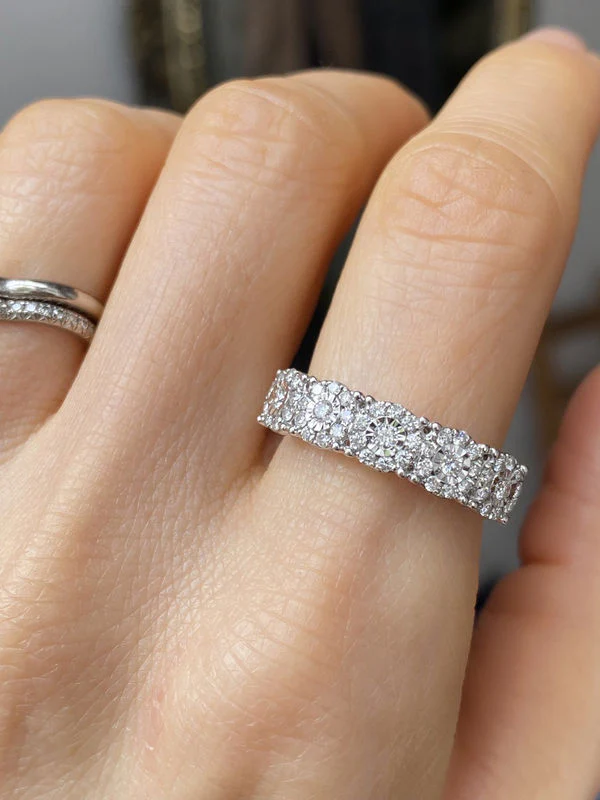 Bague en or blanc 18k sertie de 5 fleurs en diamants - Image 8