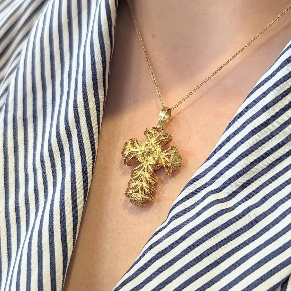 Pendentif Croix filigrane en or jaune - Image 4
