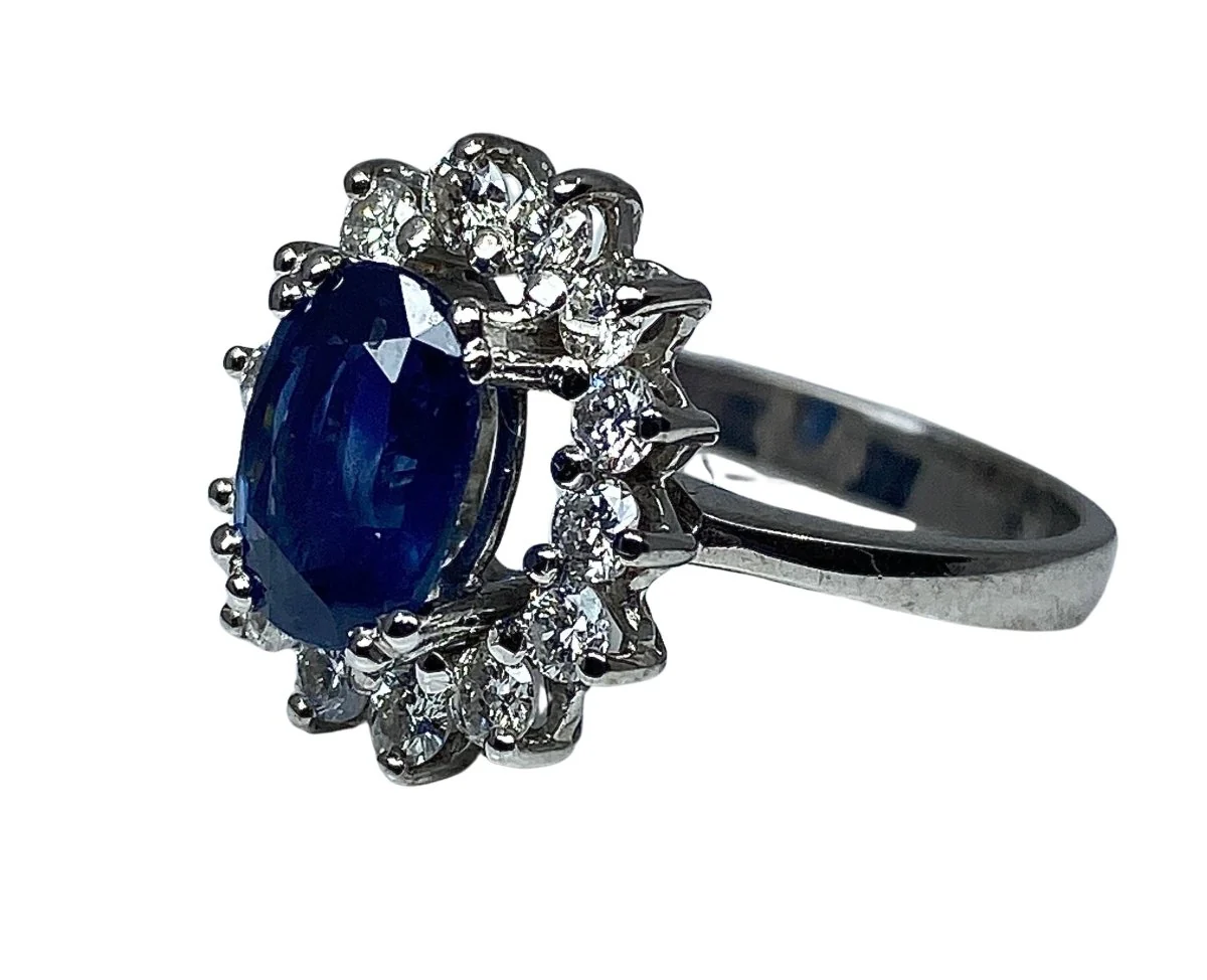 Bague Marguerite en or blanc, saphir et diamants - Image 4