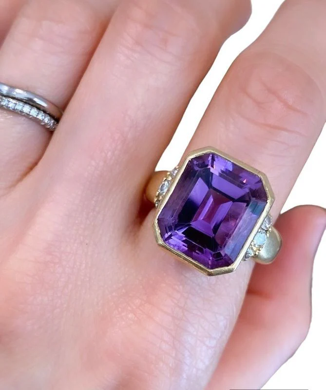Importante bague, en or jaune 18k, améthyste et diamants - Image 2