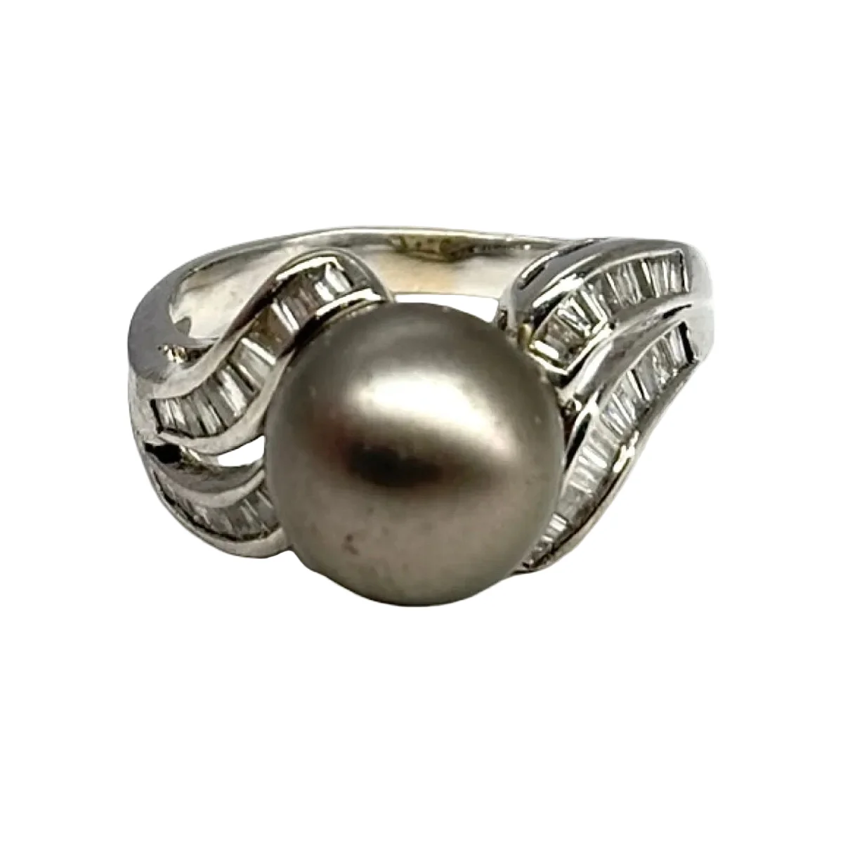Bague en or blanc, perle et diamants