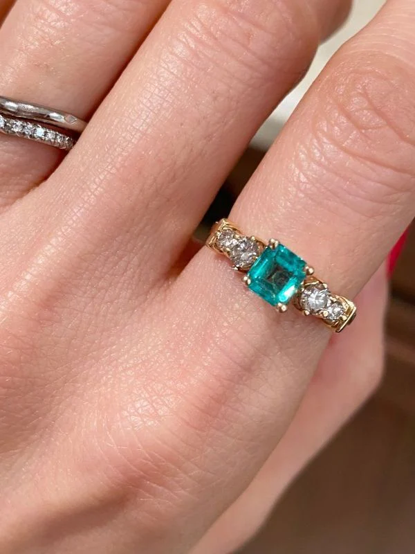 Bague vintage en or 14k sertie d'une émeraude et de diamants - Image 9