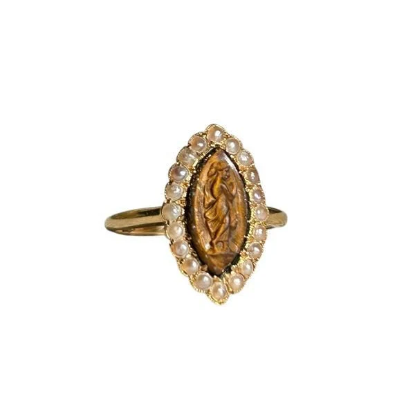 Bague ancienne en or jaune 18k œil de tigre et perles