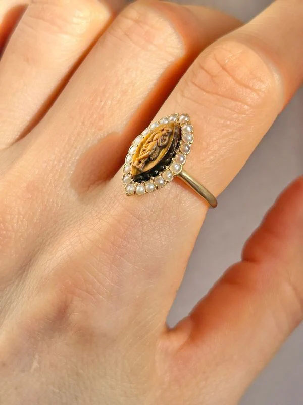 Bague ancienne en or jaune 18k œil de tigre et perles - Image 4