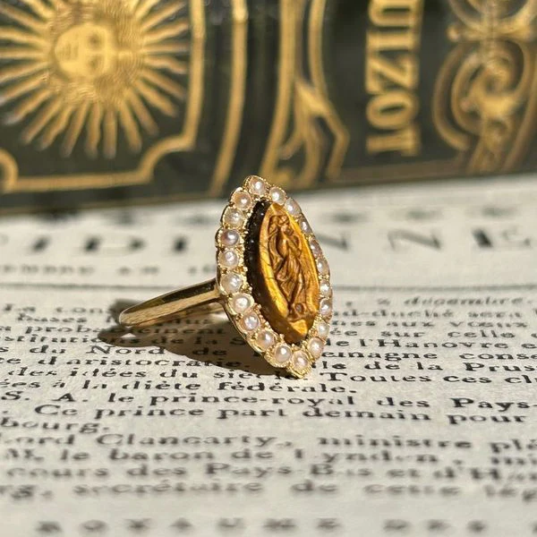 Bague ancienne en or jaune 18k œil de tigre et perles - Image 8