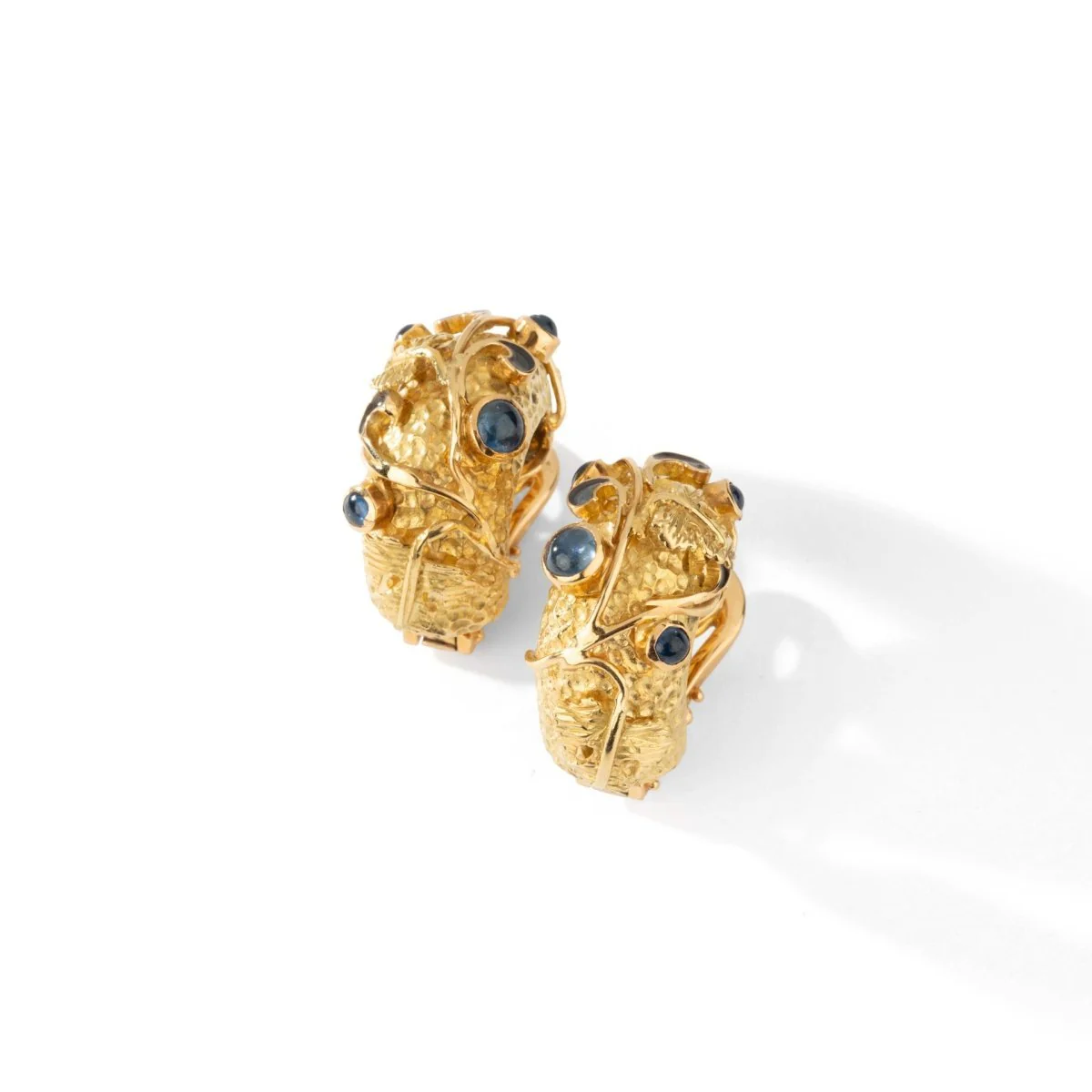 Boucles d'oreilles Clip en or jaune émail bleu et saphir - Image 4