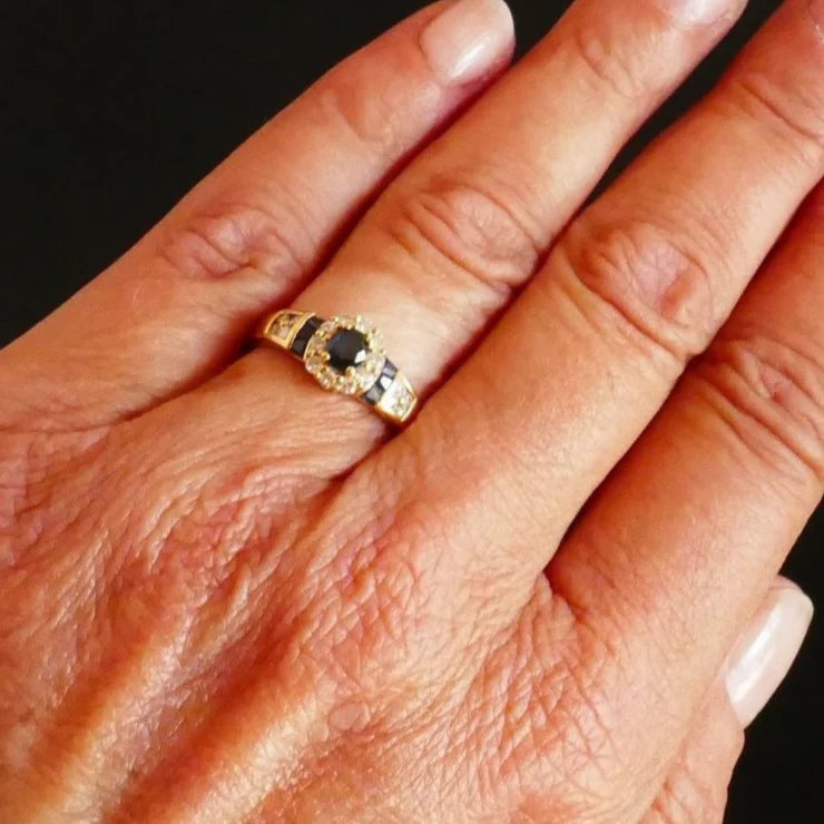 Bague en or jaune, saphirs et diamants - Image 2