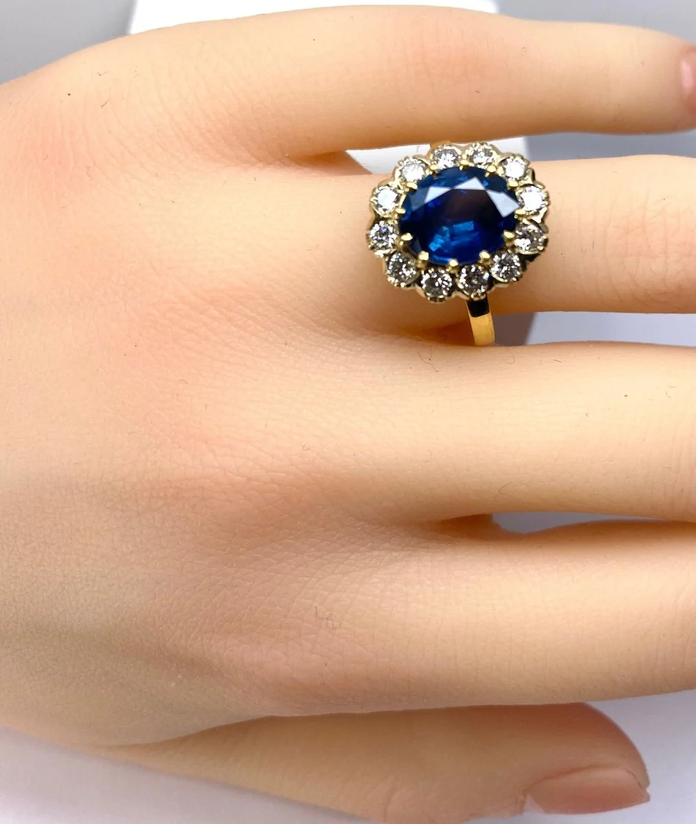 Bague marguerite en or 18 carats, saphir 3,50 carats et diamants - Image 6