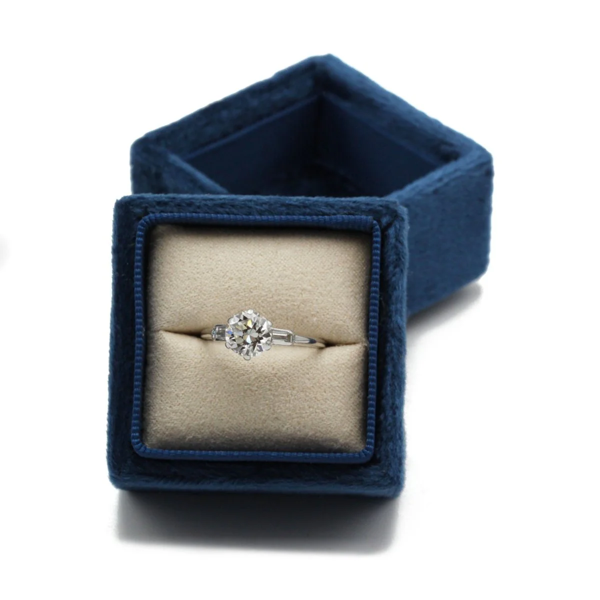 Bague Solitaire en or blanc et diamants - Image 6