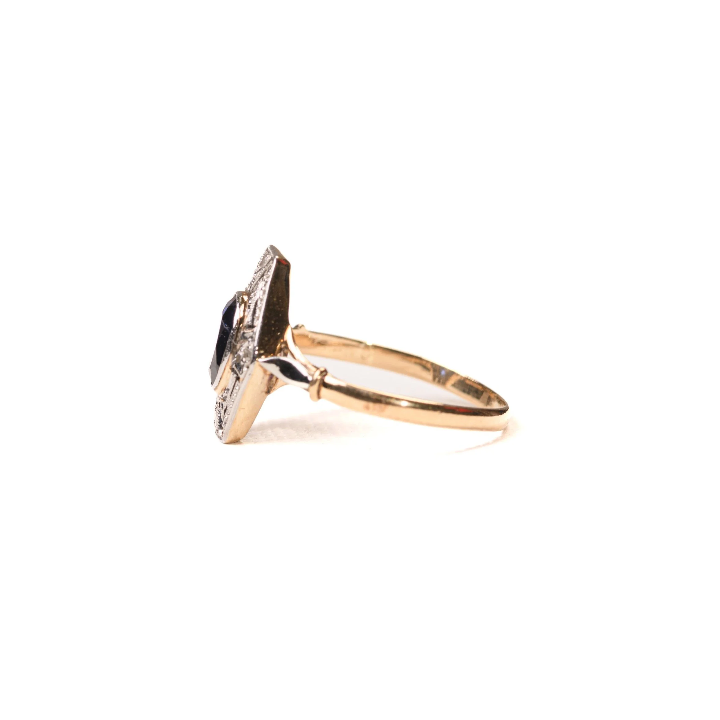 Bague ancienne hexagonale saphir diamants en or deux tons - Image 3