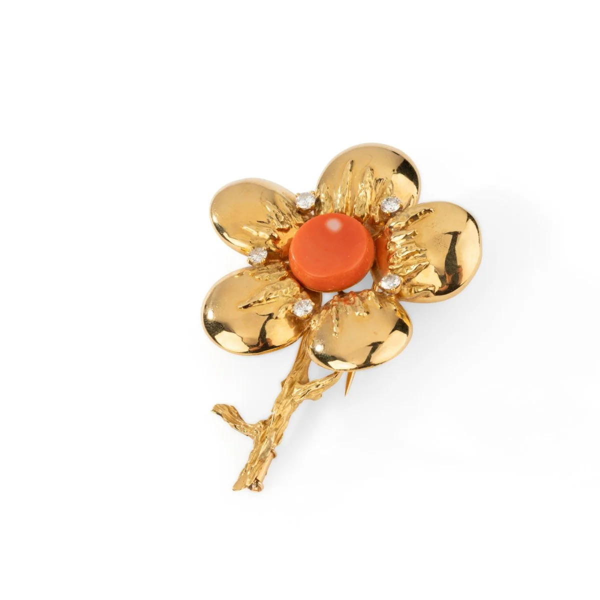 Broche Clip CHAUMET en or jaune, corail rose et diamants - Image 2