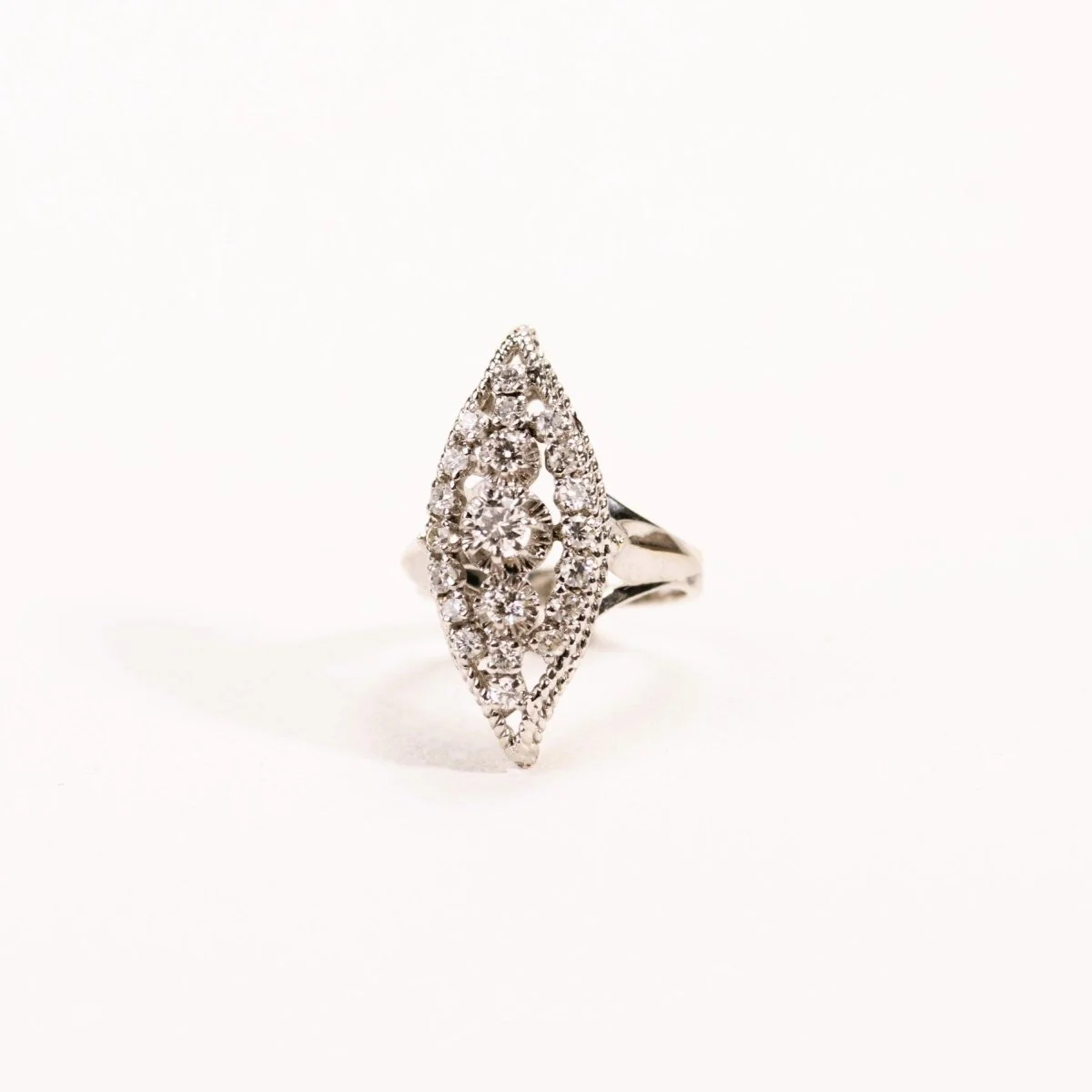 Bague Marquise diamants en or blanc et platine