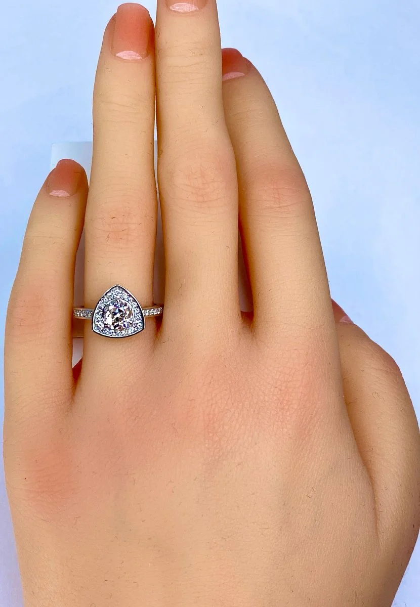 Bague en or blanc et diamant central - Image 7